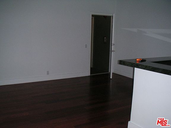 5th image of 4835 Elmwood Ave #4835