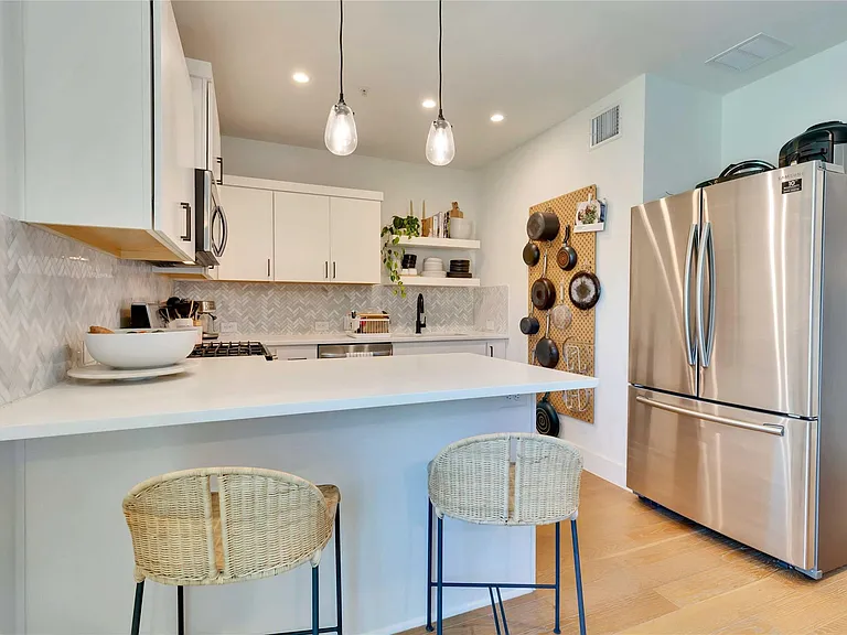 1128 Chicon St #201 — Photo 8