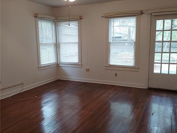 3rd image of 360 S Sycamore Ave