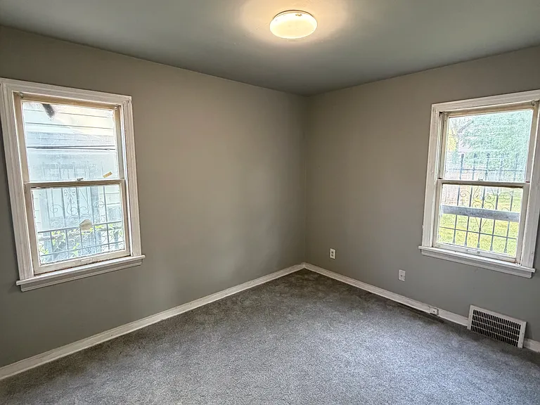 11913 Avon Ave — Photo 6