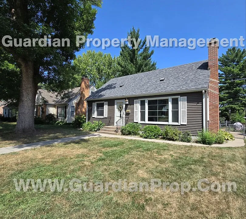 3313 Library Ln