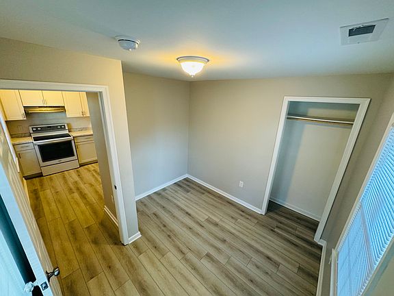 4th image of 516 Walnut St