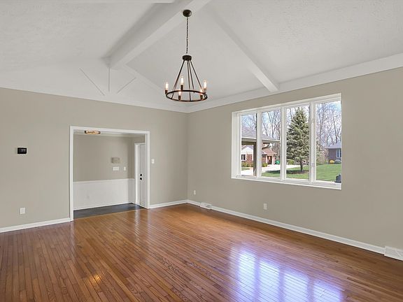 5th image of 3037 Golfview Dr