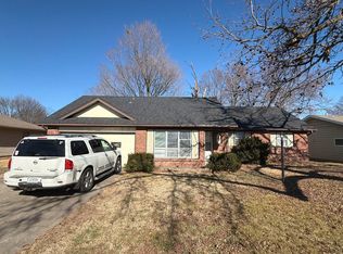 1321 E Gretna St, Springfield, MO 65804