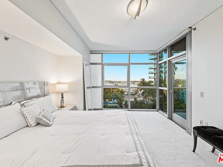 13650 Marina Pointe Dr #704 — Photo 15