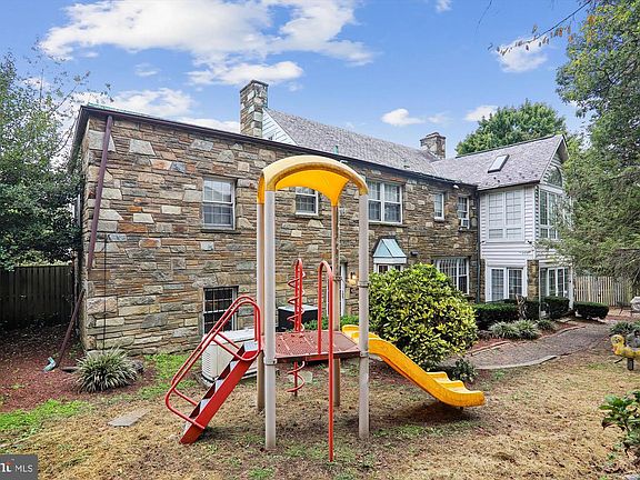 4th image of 3195 Westover Dr SE