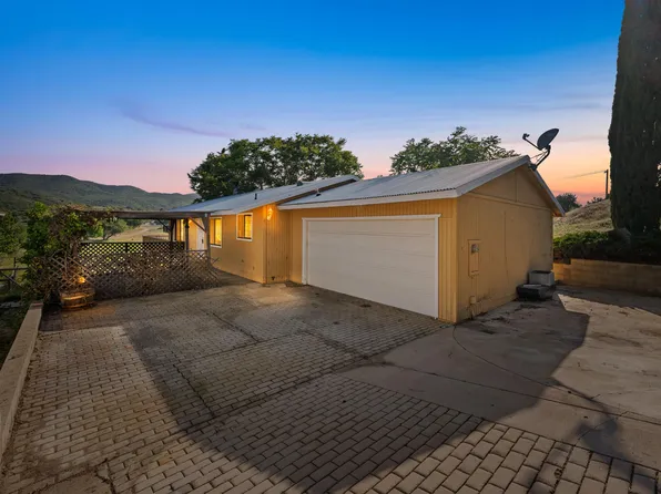 14526 Hardtree Dr, Lake Hughes, CA 93532