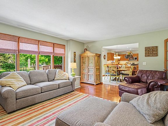 2nd image of 1864 Erin Isle Dr