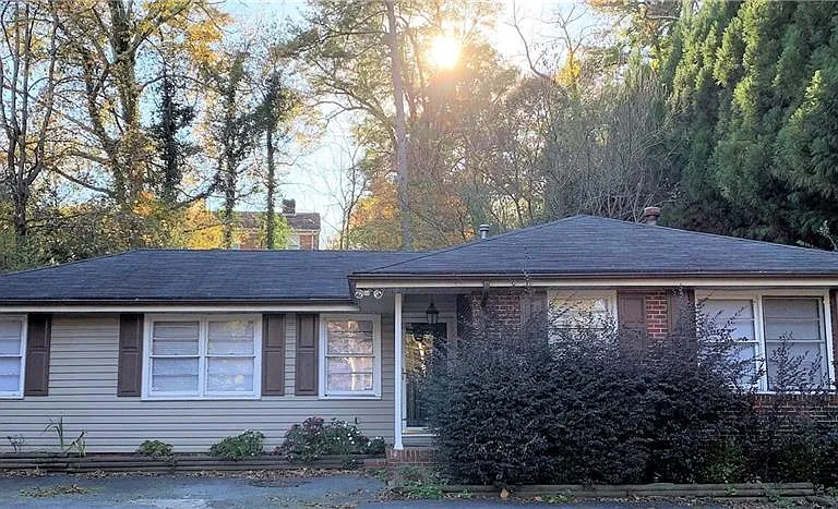 317 W Wieuca Rd NE — Photo 1