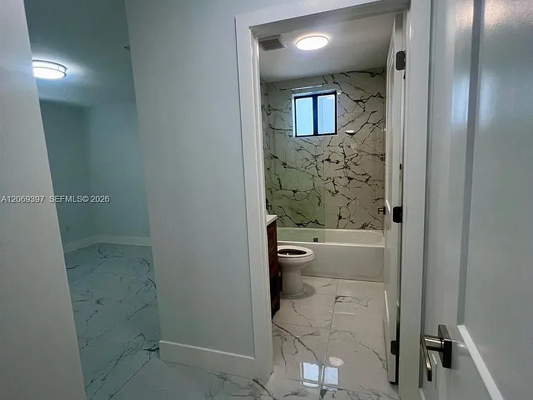 1860 NW 19th St #203 — Photo 13