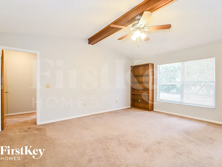 913 Sylvia Dr — Photo 11