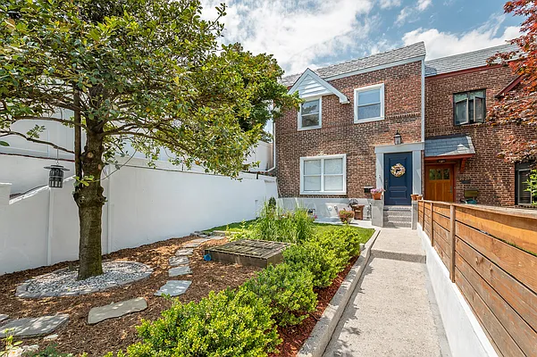 Sold by Modern Spaces | media 1