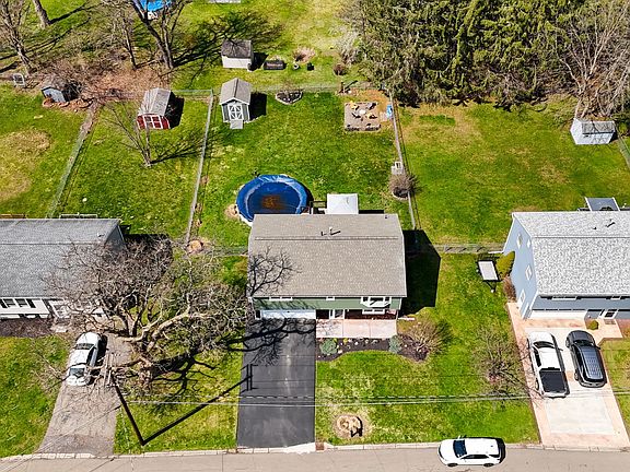 4th image of 7 Davis Rd