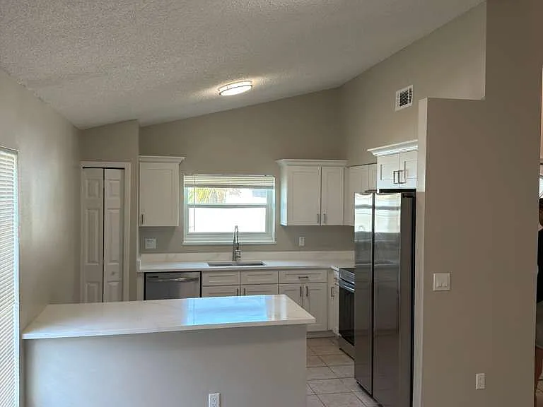825 Grenadier Dr — Photo 6