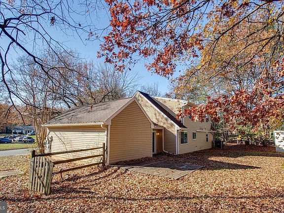 2nd image of 3053 Berkshire Ct