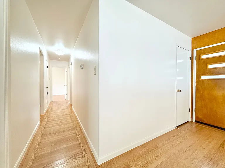 420 Madison Ave — Photo 20