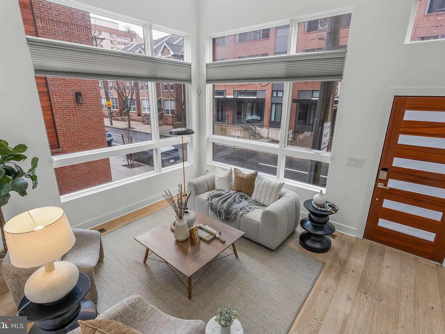 3 bed, 3.5 bath, 3300 sqft, $6,500 — Photo 4