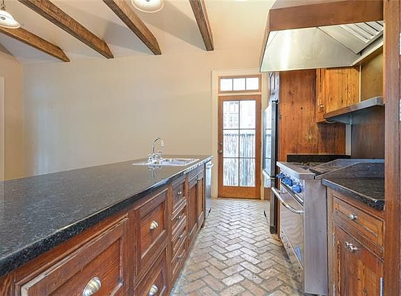 5th image of 712 Mandeville St