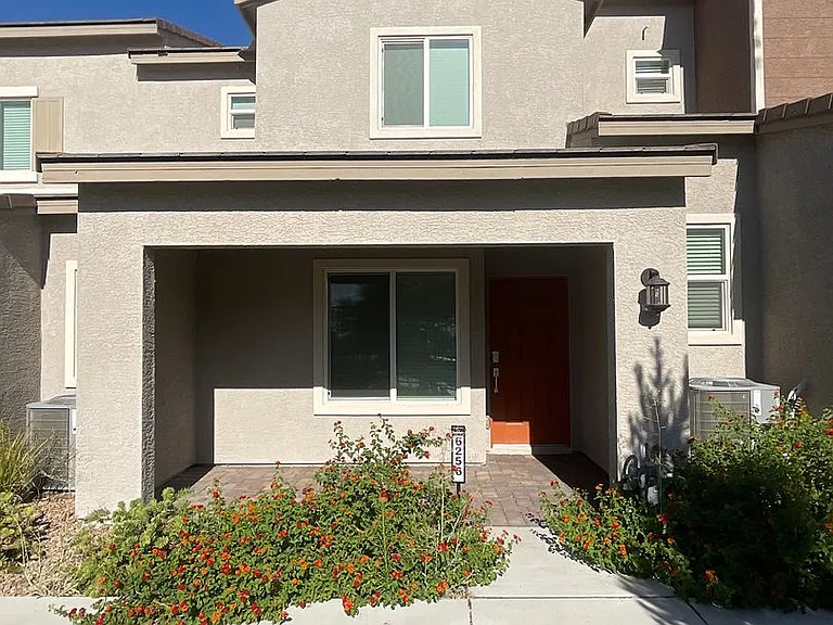 6256 Foxes Dale St — Photo 2