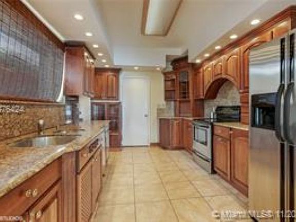 5th image of 1580 Bay Dr