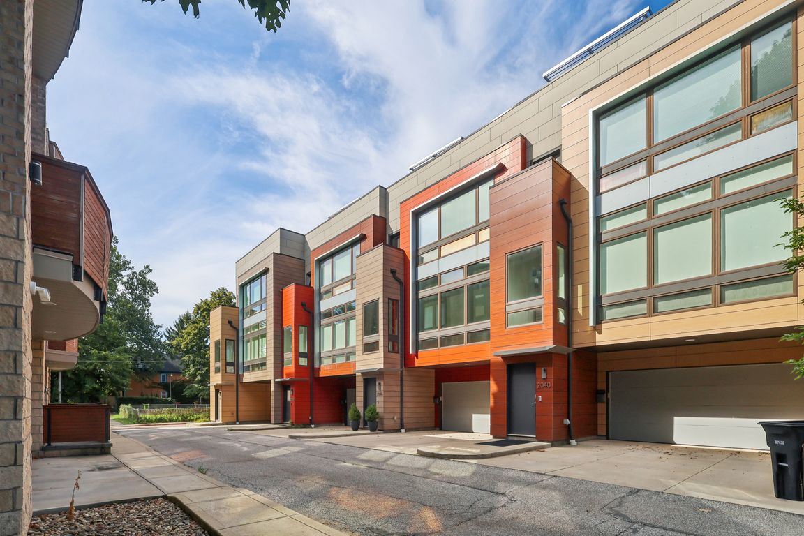 W 11th Pl-S0909-001.jpg