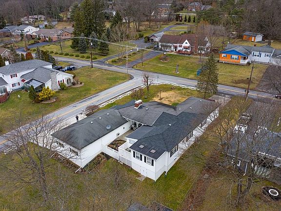 3rd image of 2376 Cedar St