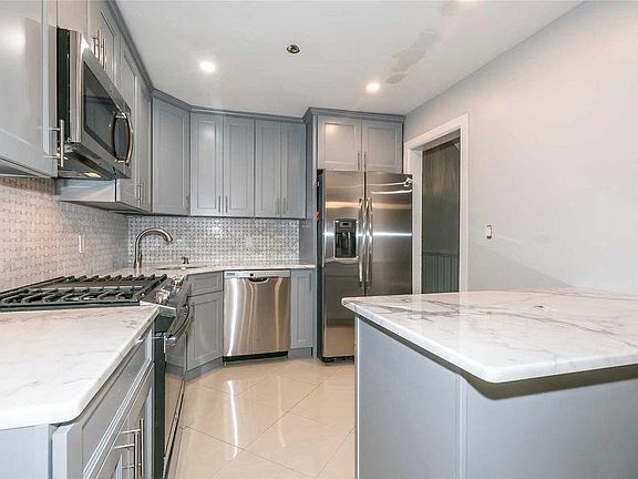 4th image of 1016 Whittier Ave