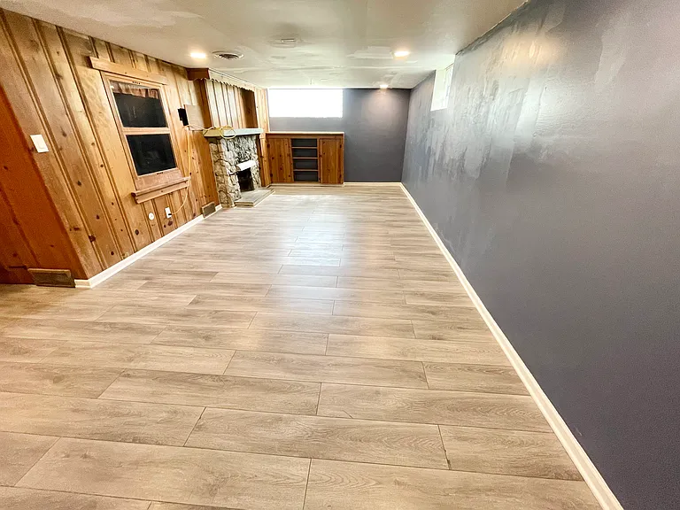 1203 Irving Ave — Photo 8