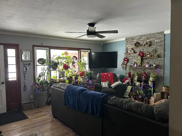 104 W Evergreen Dr, Saint Joseph, IL 61873