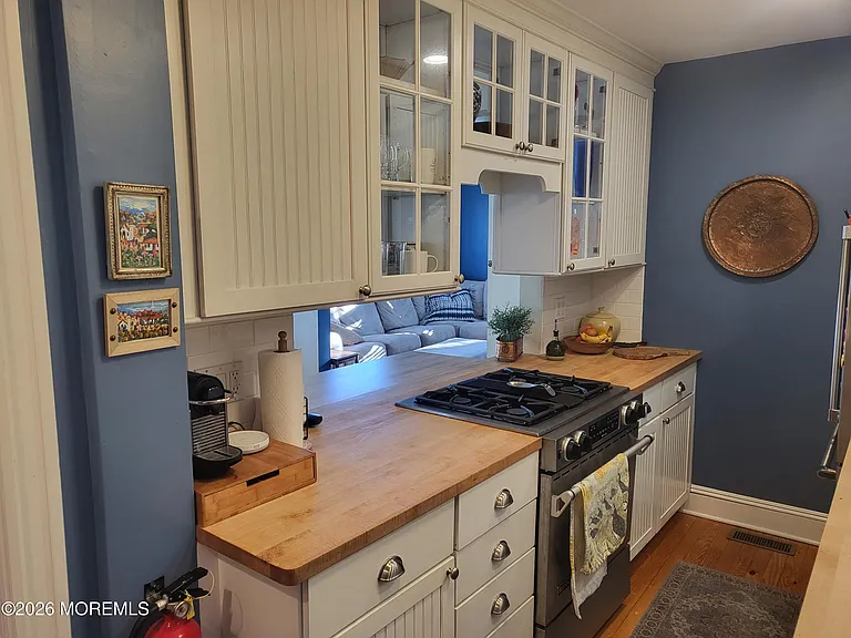 80 Heck Ave — Photo 16
