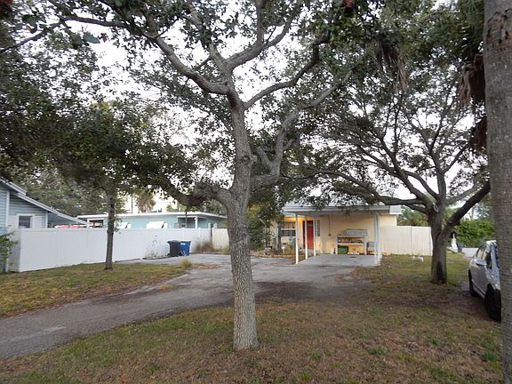 2nd image of 515 S Lake Dr