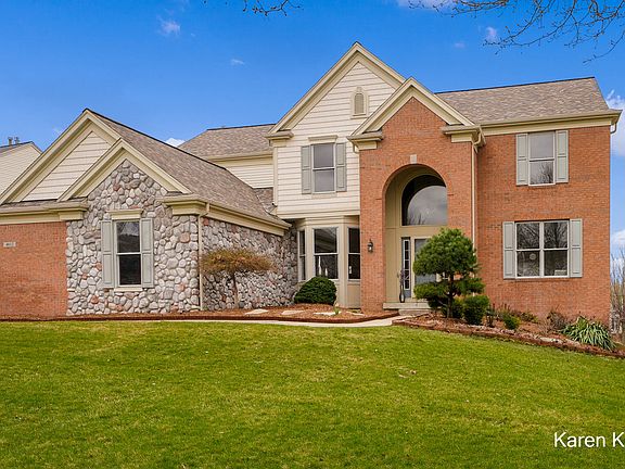 3rd image of 4612 Canterwood Ct NE