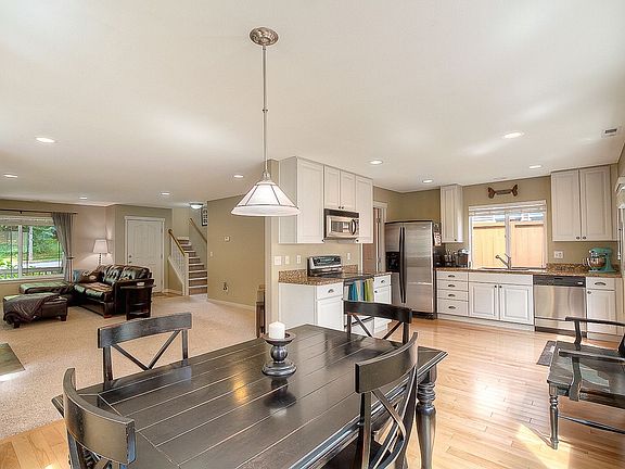 Huge eat in kitchen