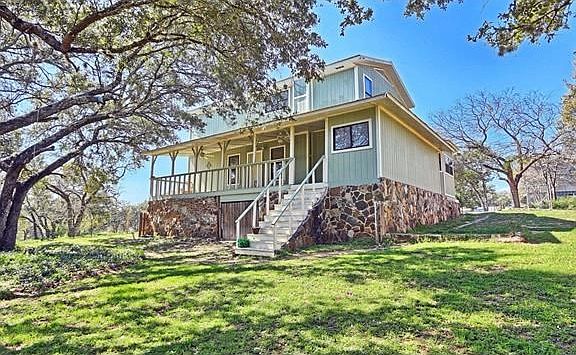 Huge front yard space provides shady relief to Texas sun!