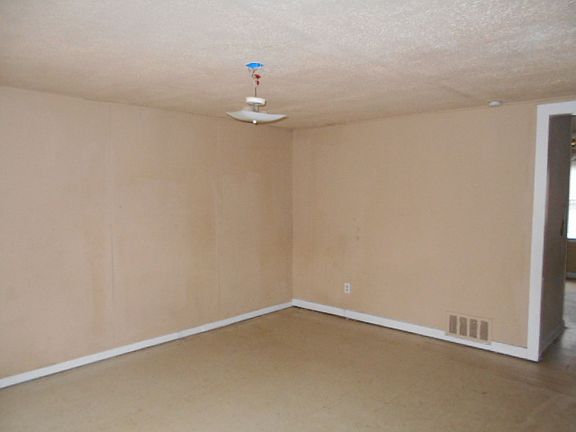 2414 Harriet Ave_01032014