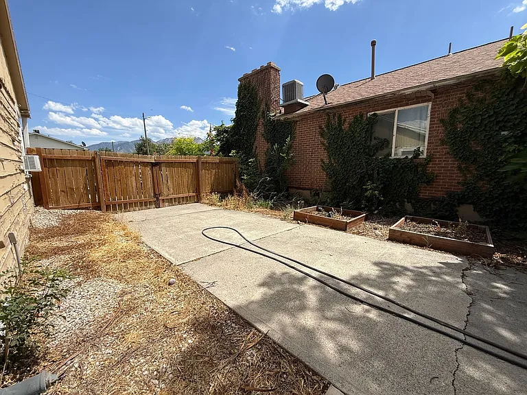 3180 S 400 E — Photo 16