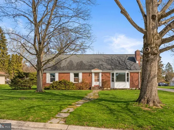 1601 Woodcrest Rd, Harrisburg, PA 17112