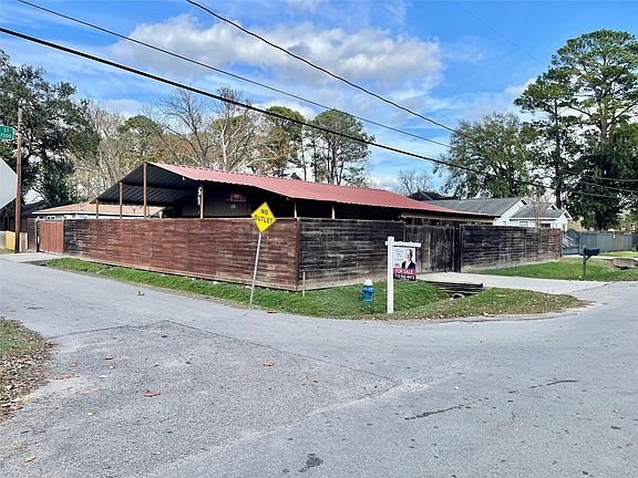 5th image of 1422 Bland St