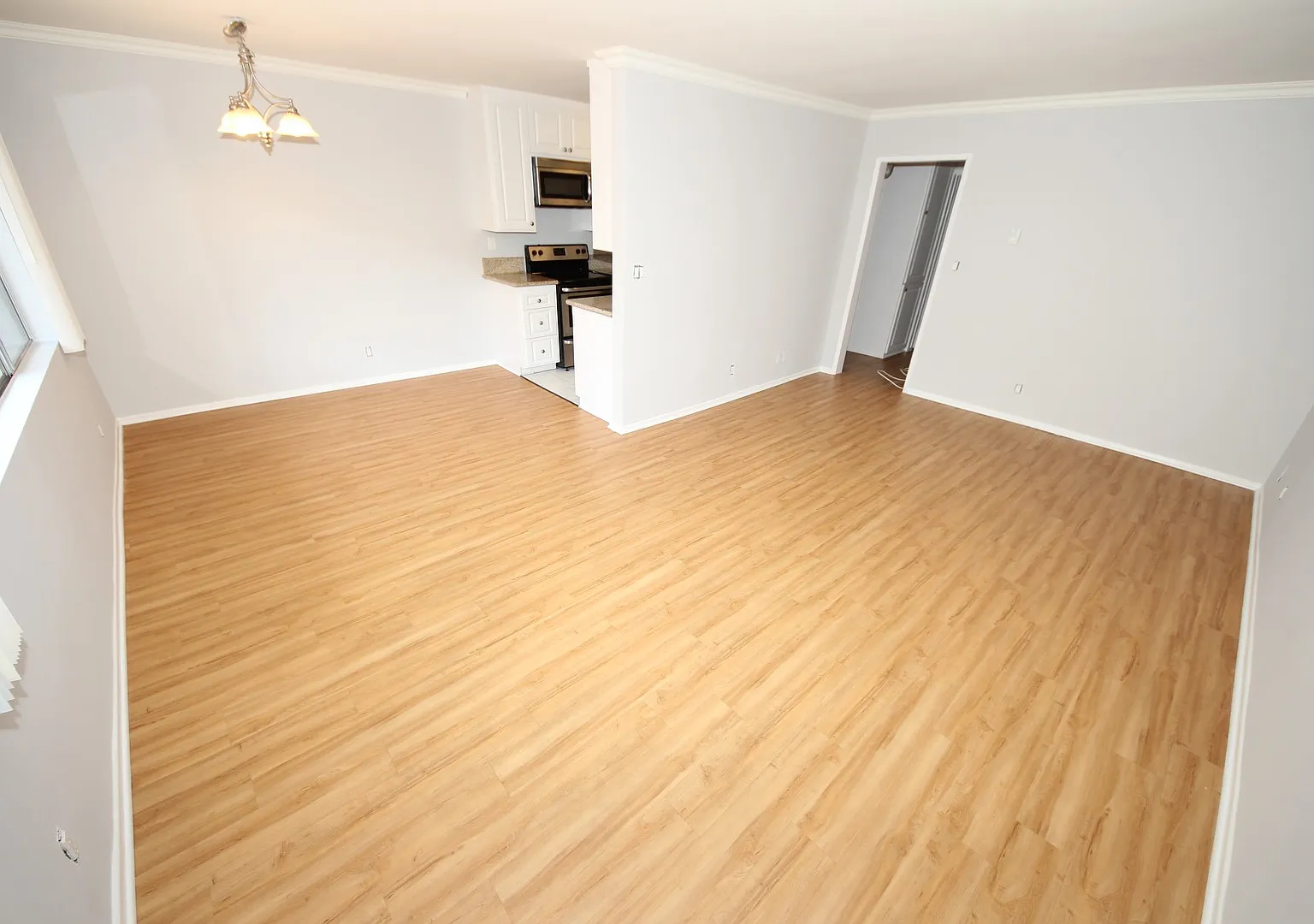 Mayfield Manor — Photo 2
