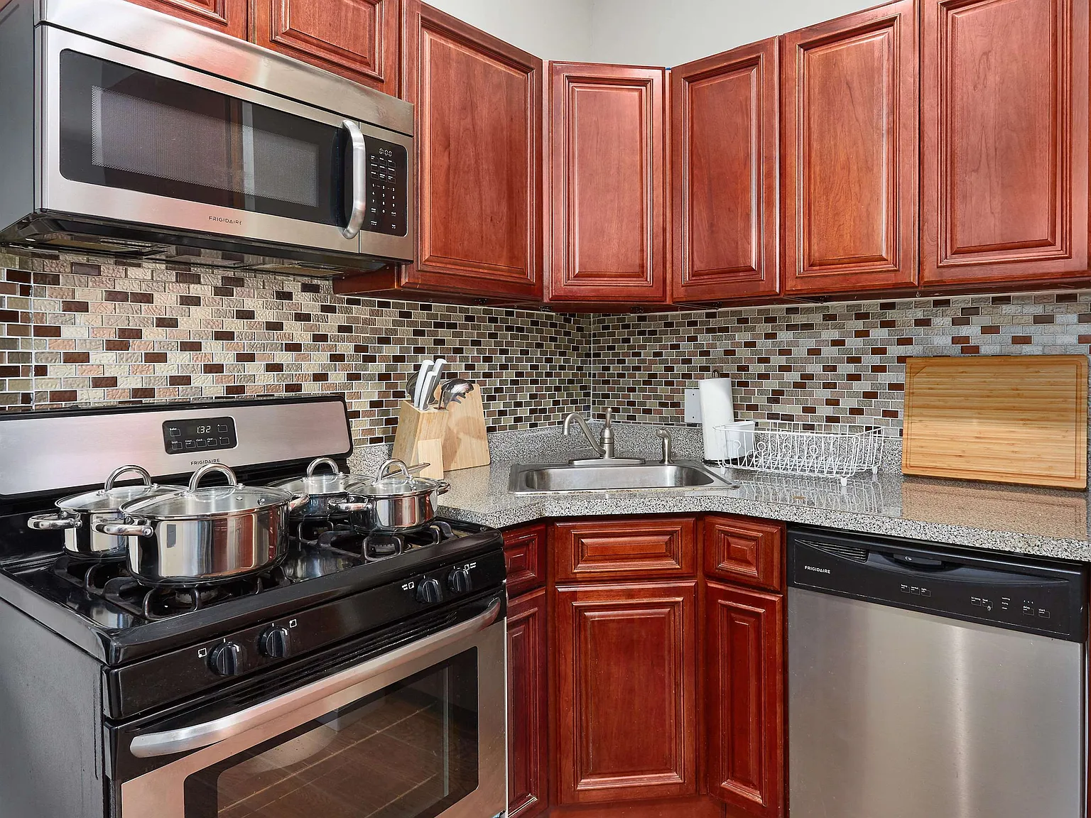 2 bed, 2.0 bath, 1000 sqft, $2,500 — Photo 4