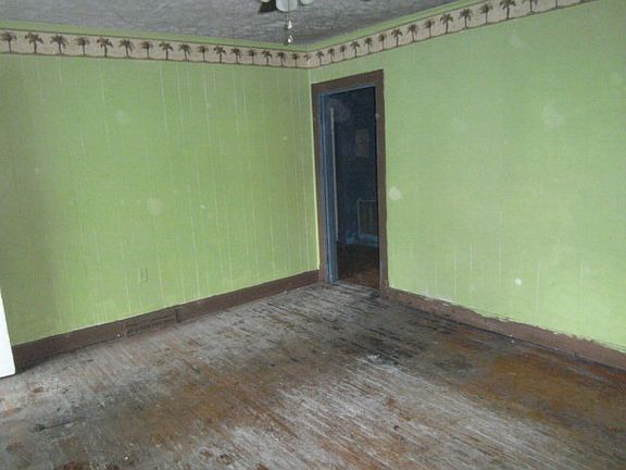 3rd image of 713 Cedar Ave