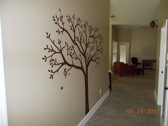 FOYER ENTRANCE FROM THE FRONT DOOR TO THE FAMILY ROOM.