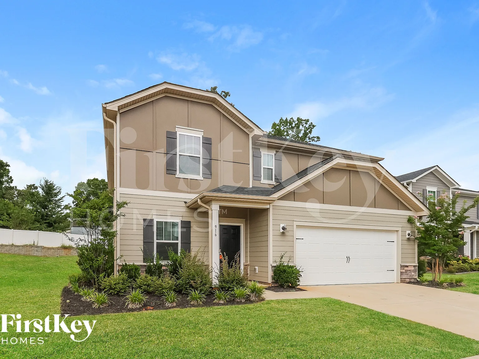 4 bed, 2.5 bath, 2558 sqft, $2,455 — Photo 2