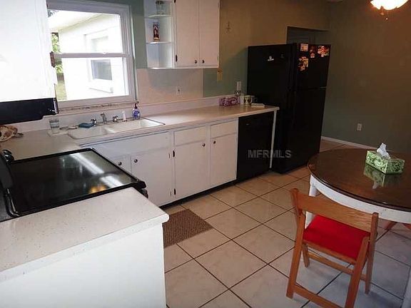 5th image of 112 Hidden Lake Dr