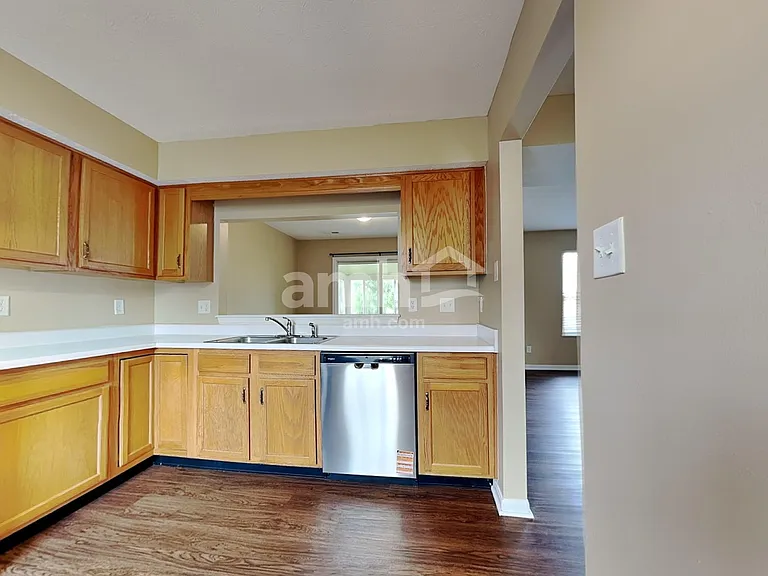 936 Hathaway Dr — Photo 4