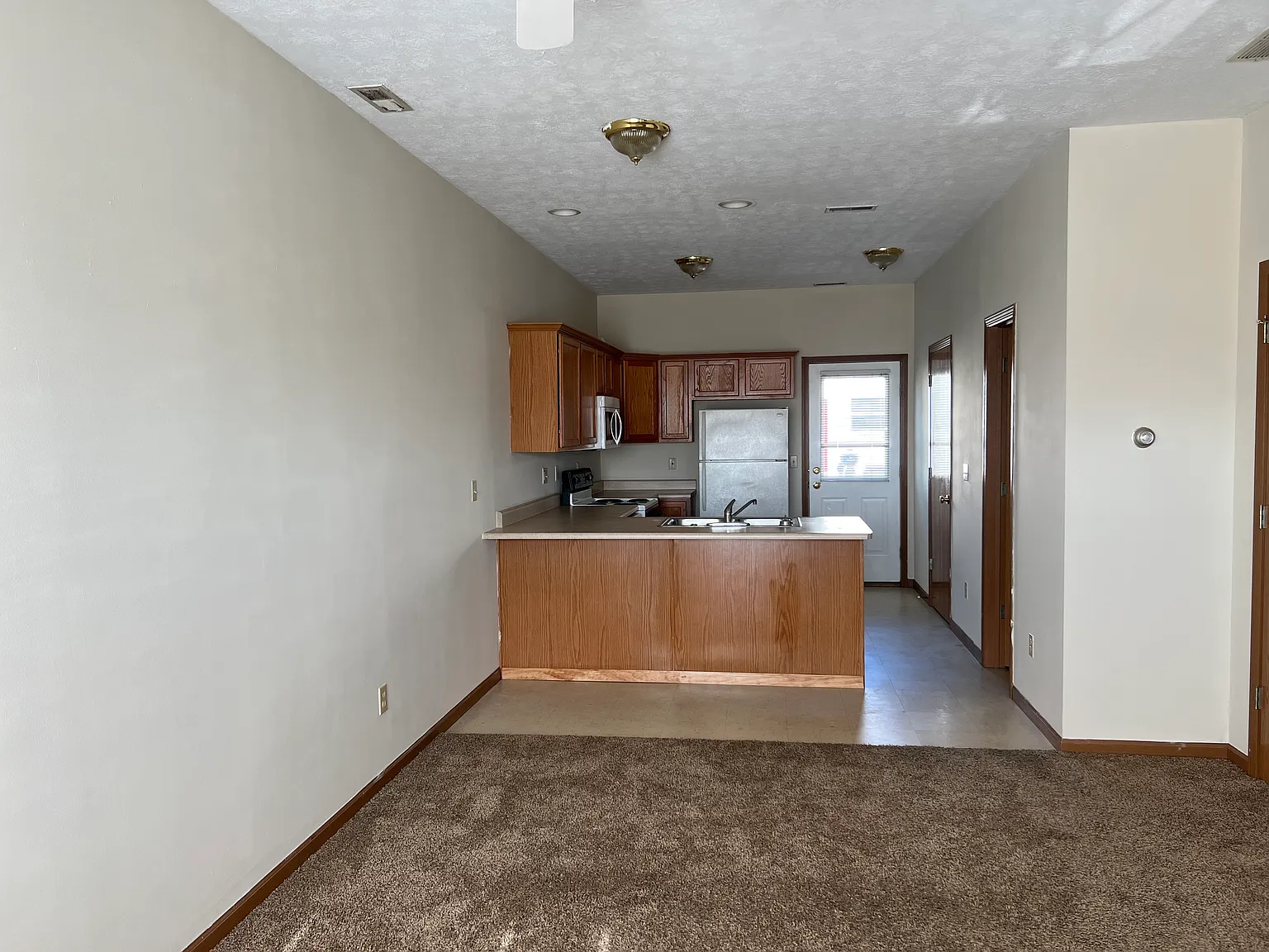 2 bed, 1.5 bath, 994 sqft, $975 — Photo 4