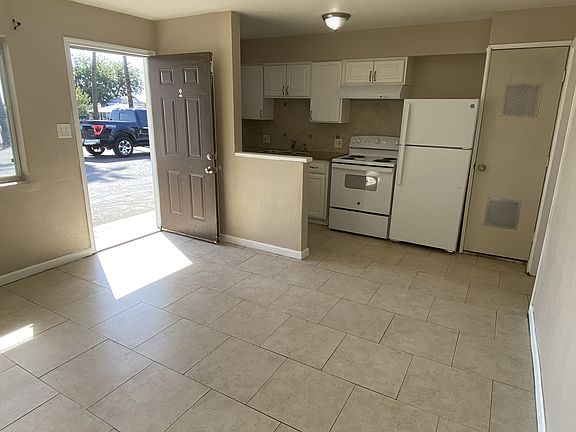 3rd image of 1700 Lincoln St APT 2