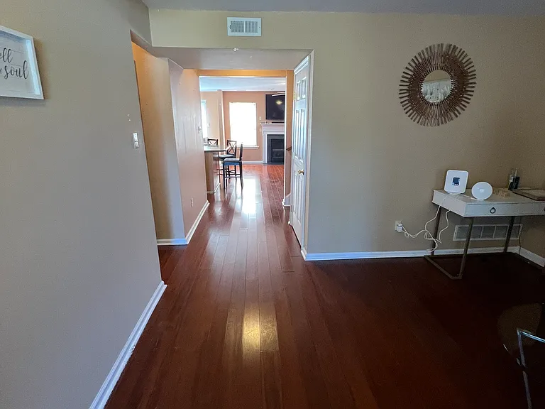 303 Victoria Way — Photo 4