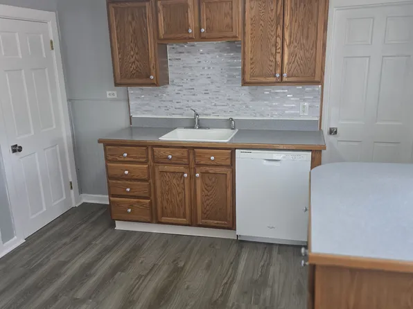 8 Racicot Ave, Webster, MA 01570