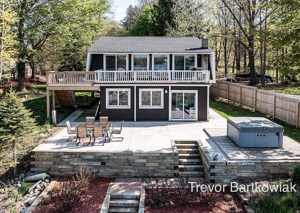 1st image of 286 Lake Dr